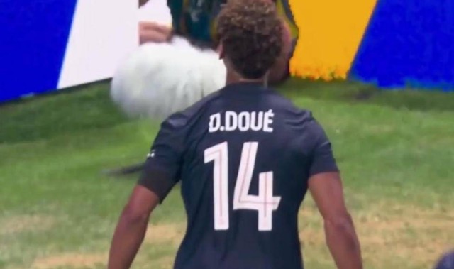 世俱杯悲喜夜：欧冠冠军2-0杀疯，2人染红进四强