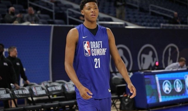 热门新秀离谱操作:试训放球队鸽子 采访必须付费