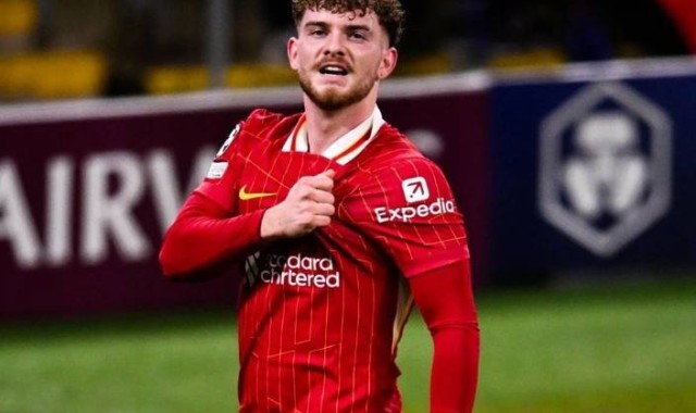 冠军阵容都不要了？曝利物浦同意出售21岁埃利奥特，斯洛特不信任