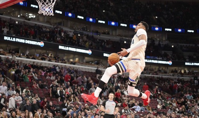 字母复出29+8武切维奇16+7 雄鹿终结公牛5连胜