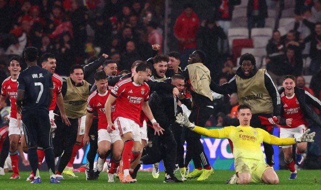 如此欧冠，怎能不爱？悲喜交织，生死一线间，穆里尼奥再度封神