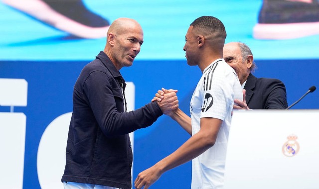 阿隆索宣布留任后，齐达内再次成为皇马主帅候选人！