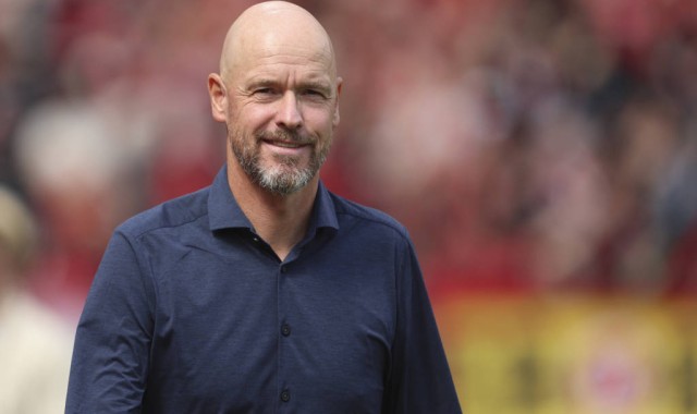 药厂德甲梦碎！2轮领先仍被绝平，滕哈赫的战术挑战何时终结？