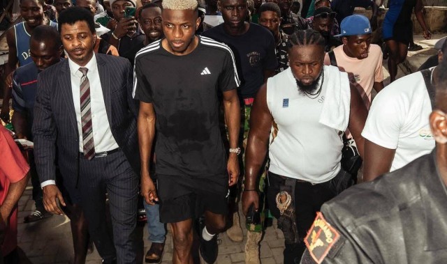 曼联欲降低奥斯梅恩工资要求，传意甲神锋或加盟尤文图斯