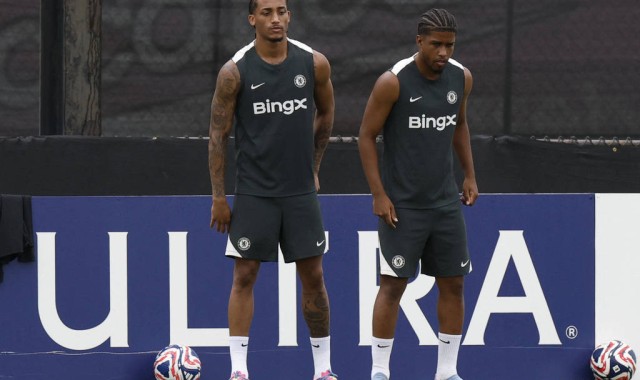 切尔西瞄准荷兰双星：西蒙斯与哈托能否成蓝军复兴关键？