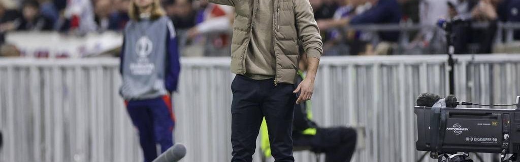 曼联出售9人阿莫林喜提2亿镑重建 俱乐部表态全力挺他