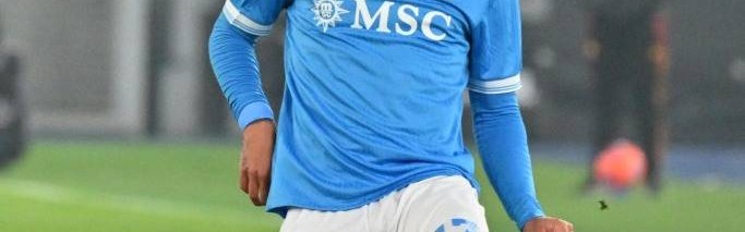 齐尔克泽转会风波：曼联拒绝罗马报价，背后隐藏的市场博弈