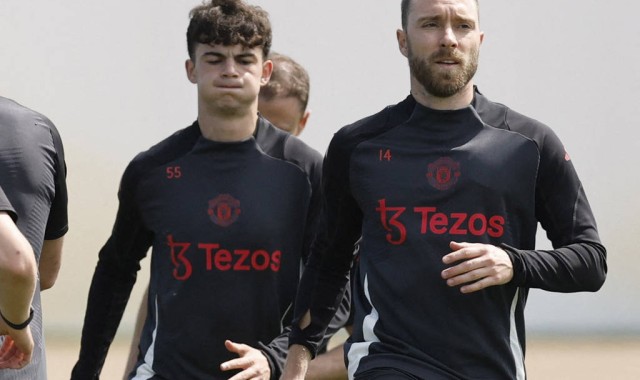 曼联官宣：8年老臣+中场大师+青训魂，三将告别！红魔换血阵痛还是新生？