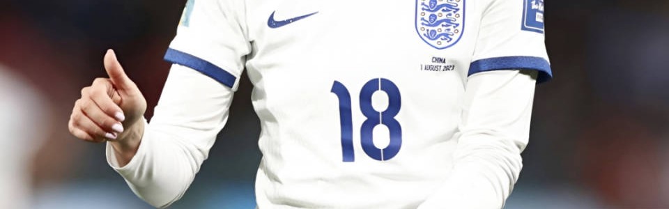 英格兰甜妹凯莉：拥有张柏芝面容和卡洛斯大腿，点球时速超伊萨克