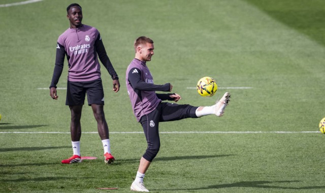 皇马备战曼城：卡马文加复出将成关键，战术解析与历史交锋回顾