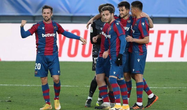 西甲中下游对决：阿拉维斯主场保级死拼，莱万特客场抢分稳中游