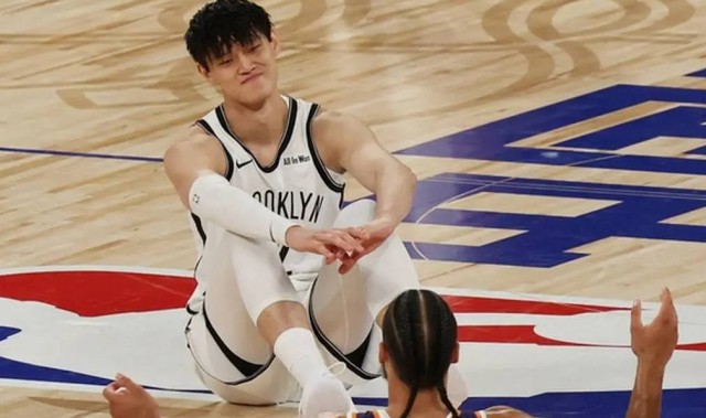 曾凡博谈篮网首秀：很幸运 受伤后能打高水平比赛