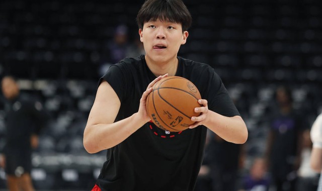 杨瀚森2分0板2犯霍乐迪27+8 开拓者险胜爵士