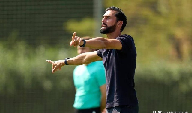 皇马新帅阿韦洛亚他将证明自己堪比阿隆索，还是走齐达内的道路？